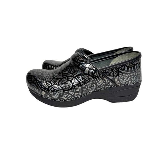 Dansko pro XP2.0 black and gray fossilized patent clogs size 37 (7) - Picture 1 of 14